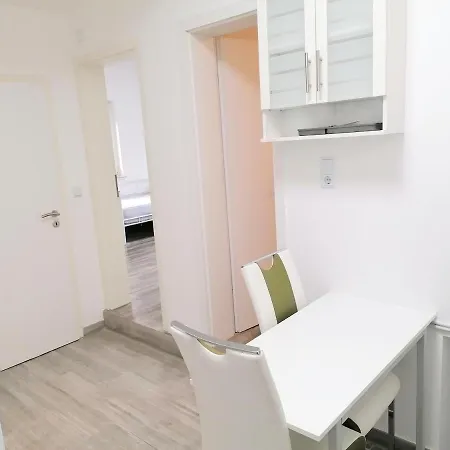 Fmi33 Next To Airport Appartement Kelsterbach Buitenkant foto